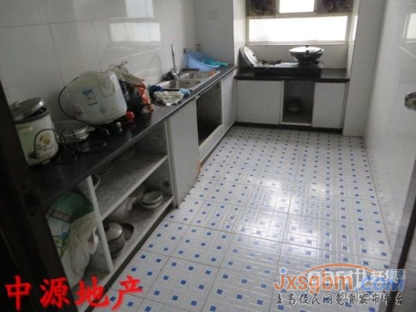 上高锦园小区，家具家电全配床三张，有地下室！