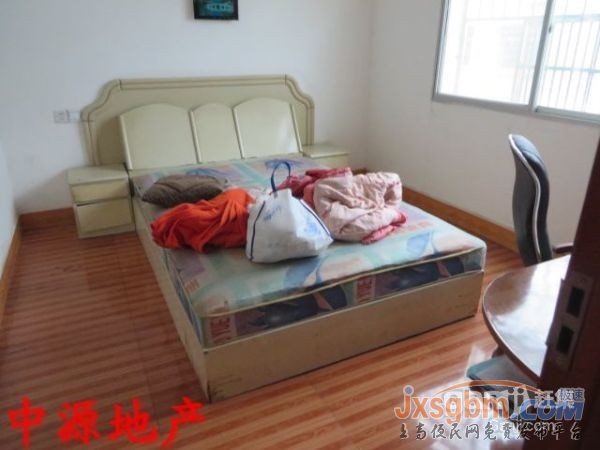 上高锦园小区，家具家电全配床三张，有地下室！