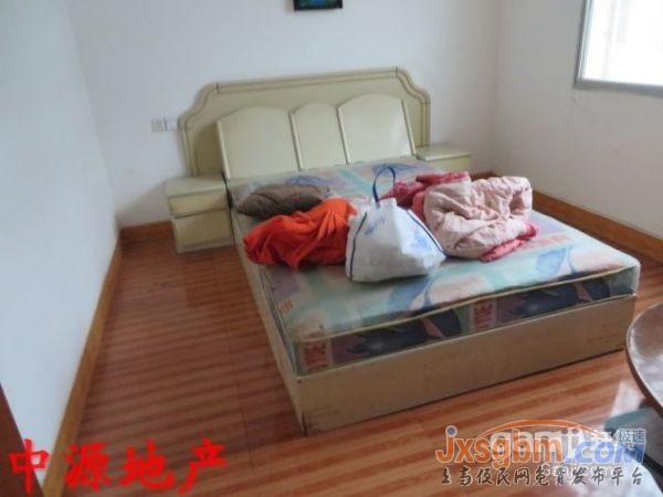 上高锦园小区，家具家电全配床三张，有地下室！