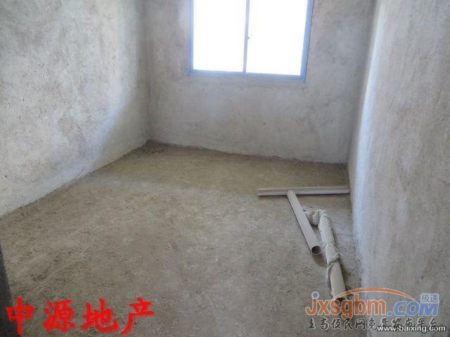 上高御山华府5楼，毛坯三通，地面车库21平，可按揭