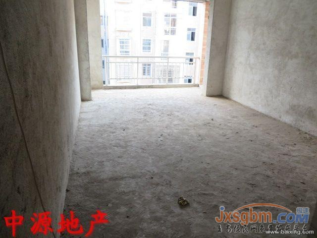 上高御山华府5楼，毛坯三通，地面车库21平，可按揭