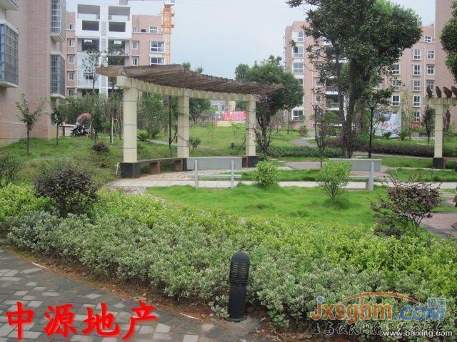 上高御山华府5楼，毛坯三通，地面车库21平，可按揭