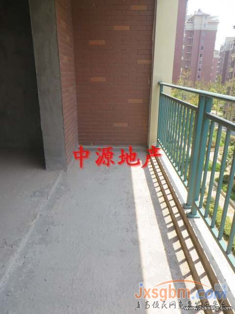 高盛欧锦名城，毛坯，带地面车库，已三通，边间！