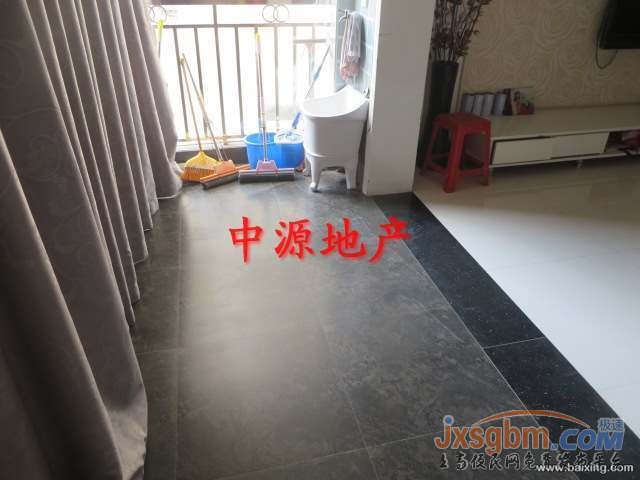 上高新城区旁小区房5楼，硬装13万，产权车库23平