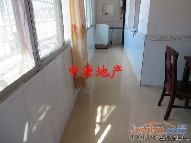上高和平路4楼，家具家电全配很多是新的，有地下室！