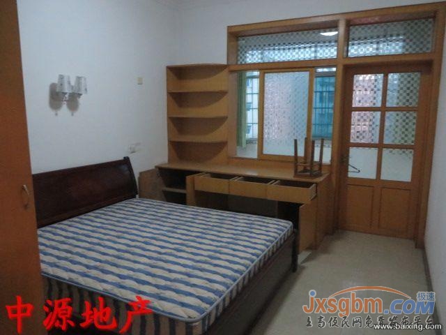 上高《四中附近》3楼，家具家电全配，好停车！