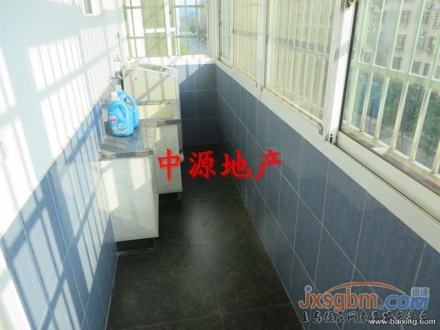 上高新城区旁小区房5楼，硬装13万，产权车库23平