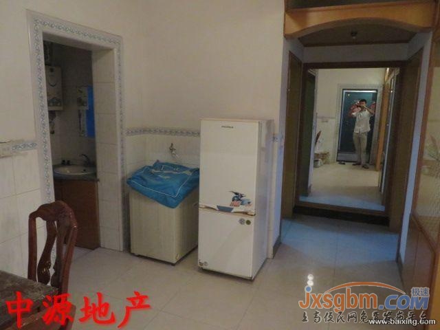 上高《四中附近》3楼，家具家电全配，好停车！